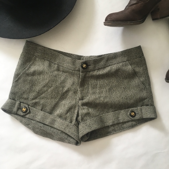 johnson Pants - Johnson Harringbone Shorts in Size 4